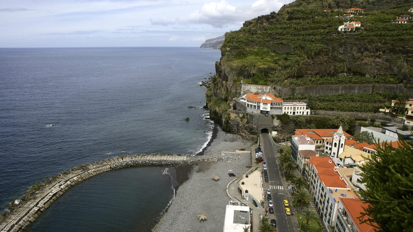 Berge und viel Natur: Wanderer, Taucher und Golfer schätzen das milde subtropische Klima auf Madeira.