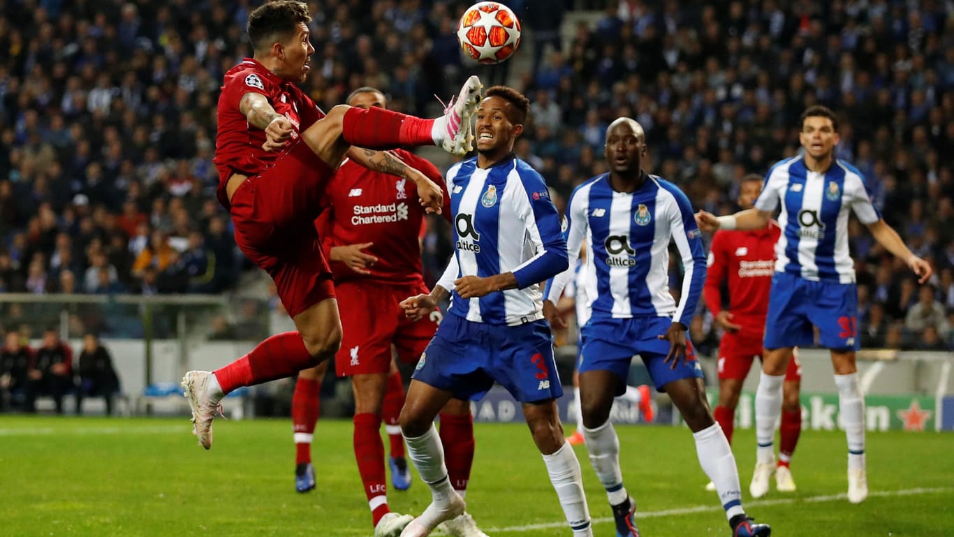 Artistische Ballannahme: Liverpools Robert Frimino (vo.), der gegen Porto traf.