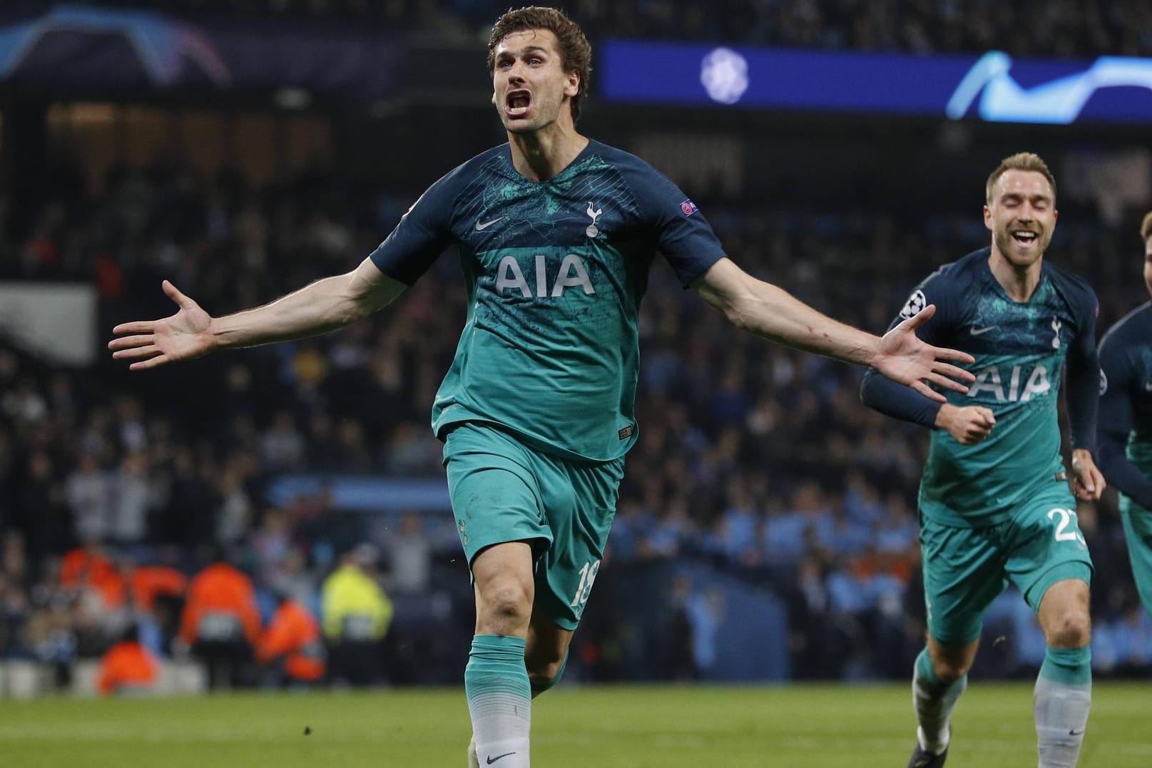 Tottenhams Llorente jubelt.