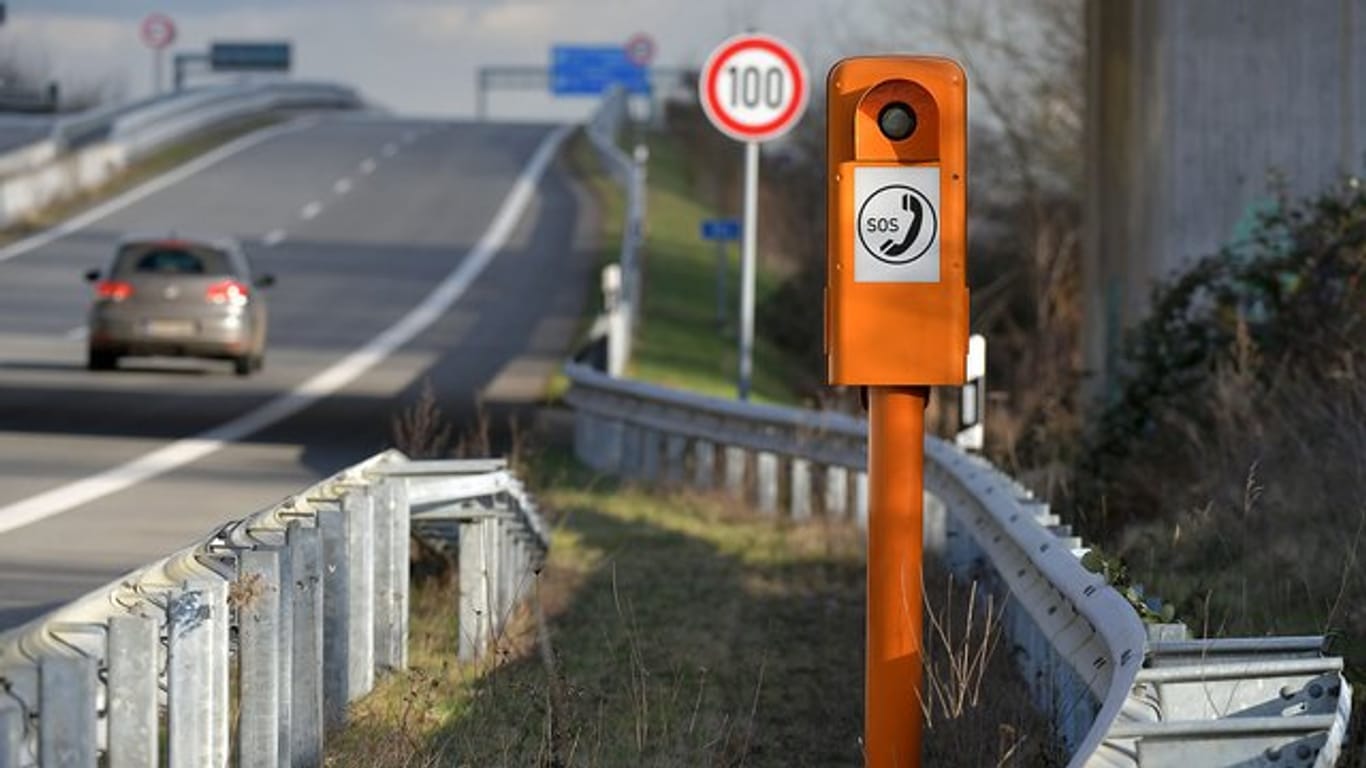 SOS vom Straßenrand absetzen: 2018 waren an den deutschen Bundesautobahnen 16.