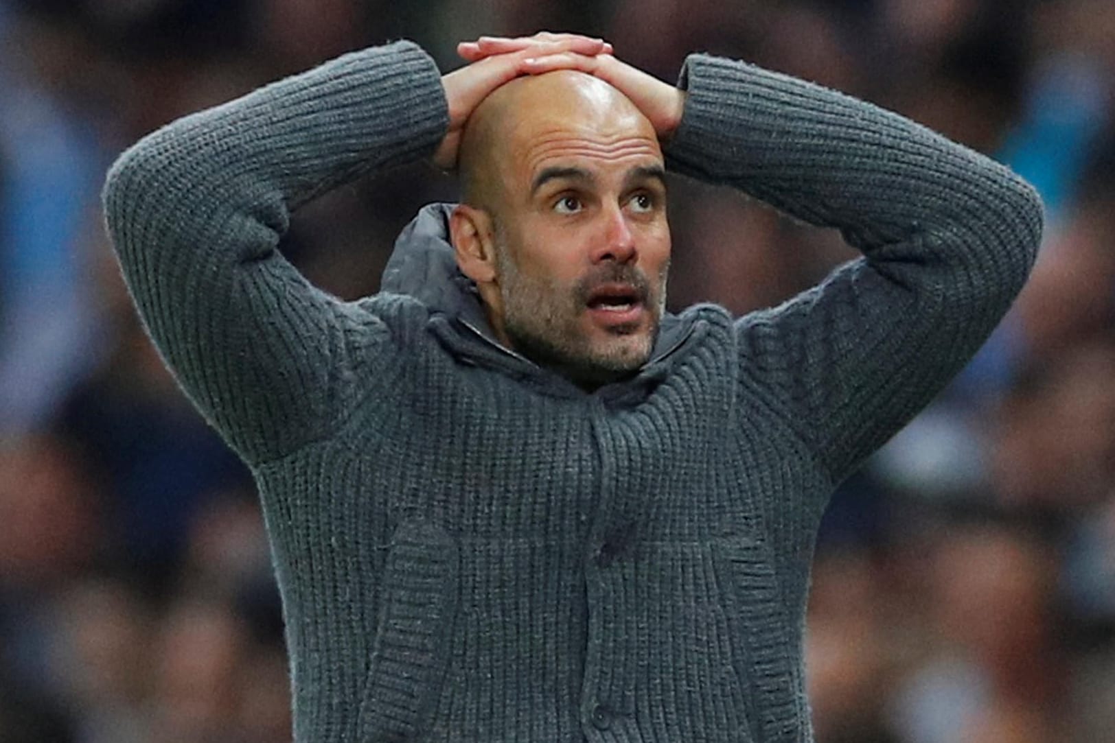 Fassungslos: Pep Guardiola muss mit ansehen, wie der vermeintliche Siegtreffer für sein Team durch den Videoassistenten annulliert wird.