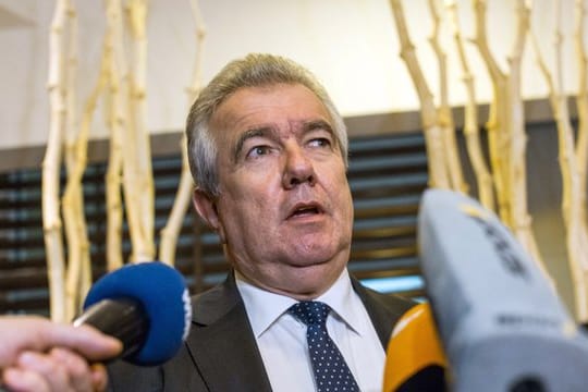 Peter Frymuth kritisiert die zunehmende Vermarktung des Fußballs.