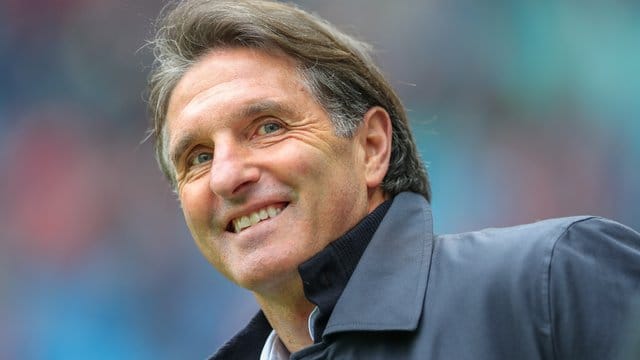 Wolfsburgs Trainer Bruno Labbadia sorget sich angesichts der vielen Trainerwechsel. Wolfsburgs Trainer Bruno Labbadia sorget sich angesichts der vielen Trainerwechsel.