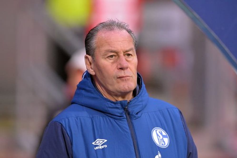 Schalke-Trainer Huub Stevens will von seiner Mannschaft Leistung sehen.
