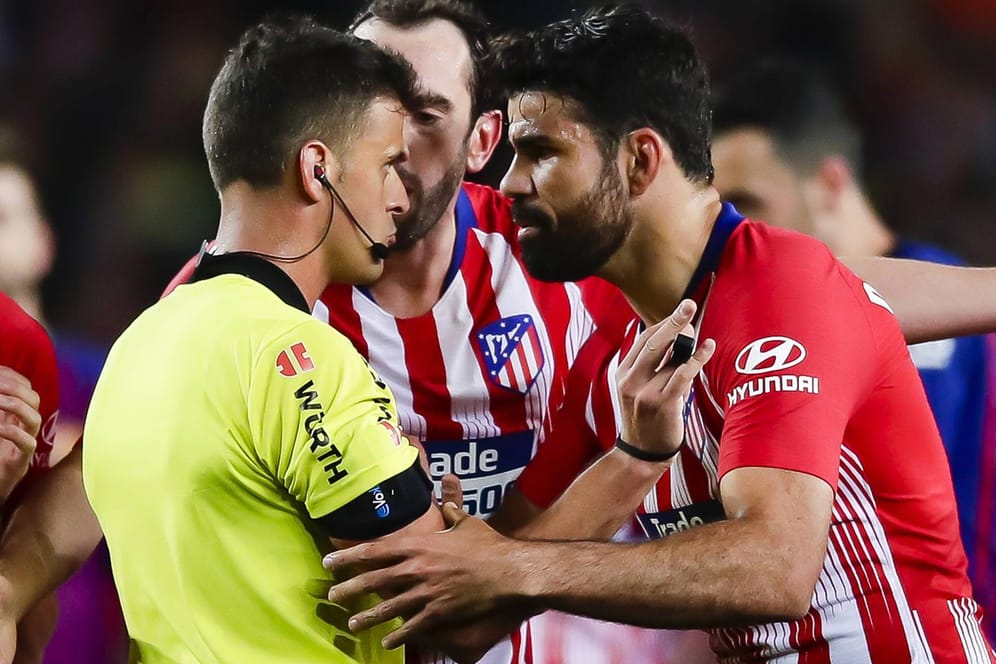 Auslöser des Frusts: Diego Costa wurde nach der Beleidigung des Schiedsrichters für acht Spiele gesperrt.
