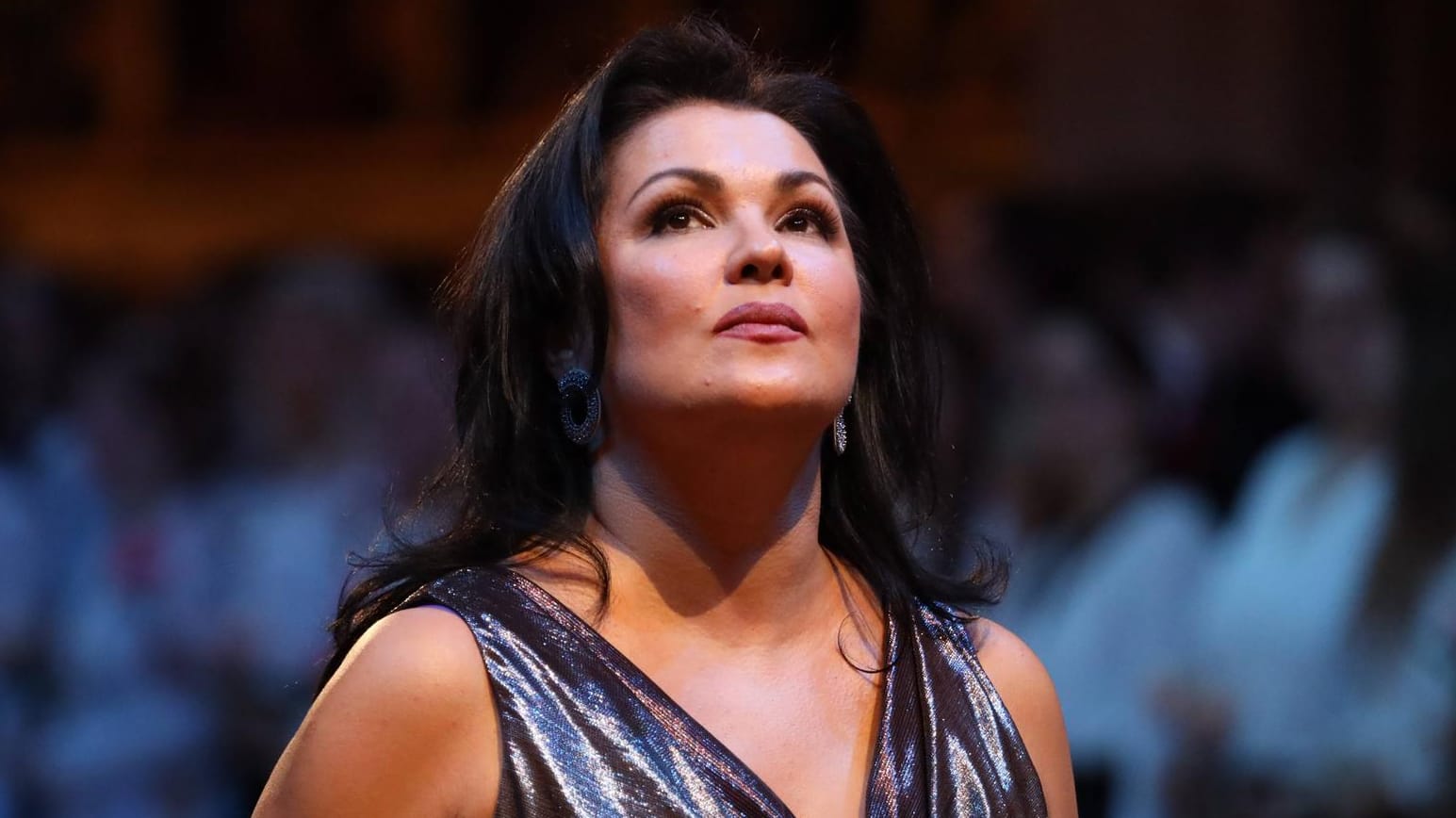 Anna Netrebko: Sie leidet an einer Kehlkopfentzündung.