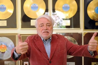 Die Goldenen Schallplatten untermauern den Erfolg von Hans Rudolf Beierlein.