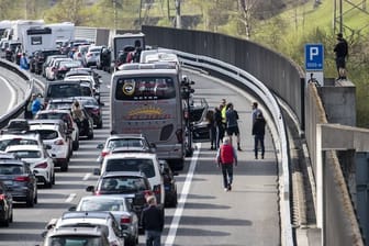 Am Karfreitag stauten sich die Autos vor dem Gotthardtunnel in der Schweiz auf bis zu 14 Kilometern.