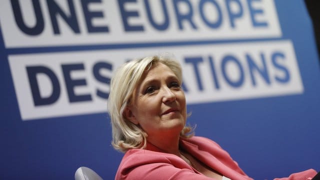 Marine Le Pen, Vorsitzende der rechtspopulistischen Partei "Rassemblement National" aus Frankreich, bei einer Pressekonferenz zur bevorstehenden Europawahl. Marine Le Pen, Vorsitzende der rechtspopulistischen Partei "Rassemblement National" aus Frankreich, bei einer Pressekonferenz zur bevorstehenden Europawahl.