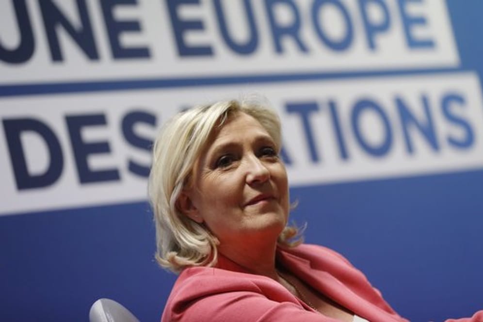 Marine Le Pen, Vorsitzende der rechtspopulistischen Partei "Rassemblement National" aus Frankreich, bei einer Pressekonferenz zur bevorstehenden Europawahl.