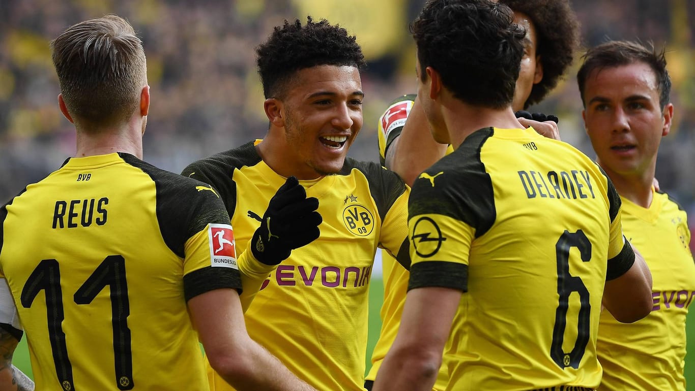 Jadon Sancho (M.) und Borussia Dortmund kämpfen noch um den Bundesliga-Titel.