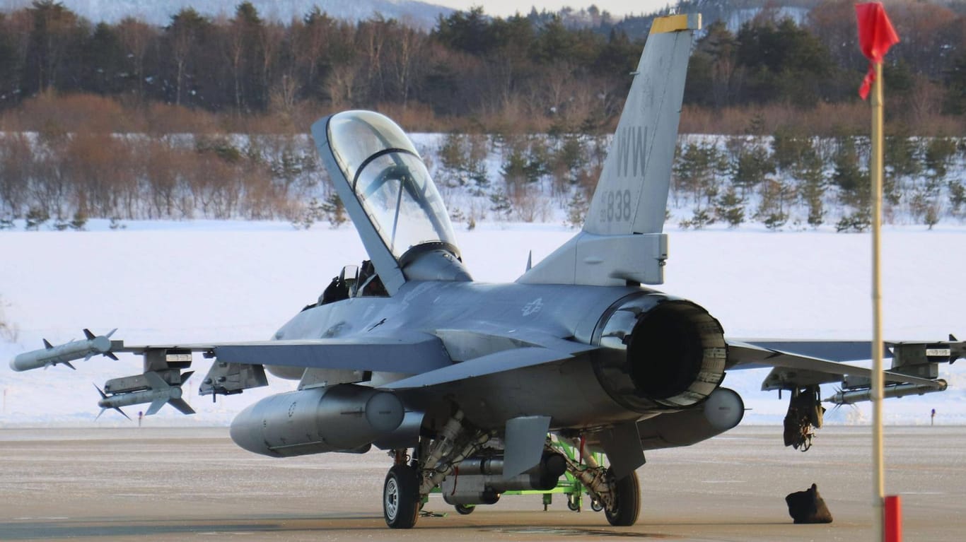 Ein F16-Kampfflugzeug der US-Militärs (Symbolbild): Die Sicherheitslandung des dänischen Kampflugzeugs lief ohne Probleme ab.