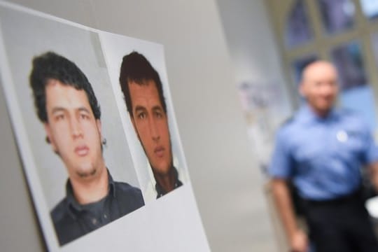 Fahndungsfotos des damals im Zusammenhang mit dem Terroranschlag vom Breitscheidplatz gesuchten Tunesiers Anis Amri.