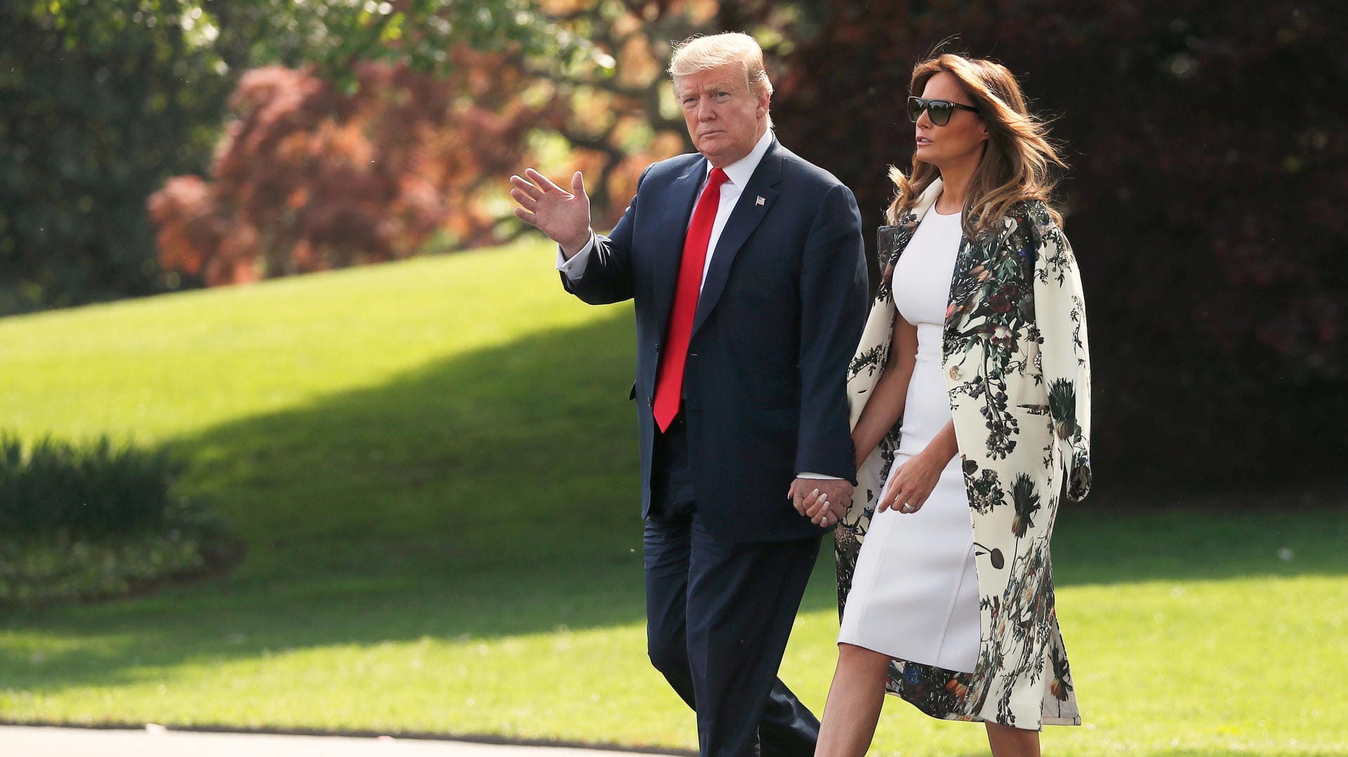 Donald und Melania Trump auf dem Weg zum Helikopter