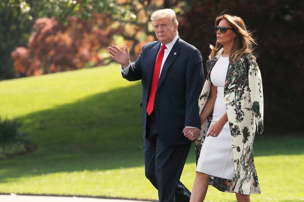Donald und Melania Trump auf dem Weg zum Helikopter