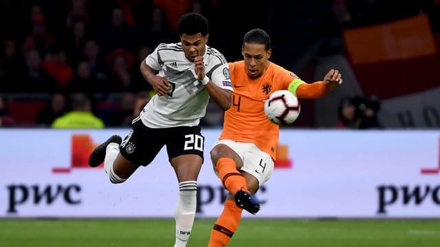 Serge Gnabry (l) sieht in den Jahrgängen 1995 und 1996 viel Potenzial. Serge Gnabry (l) sieht in den Jahrgängen 1995 und 1996 viel Potenzial.