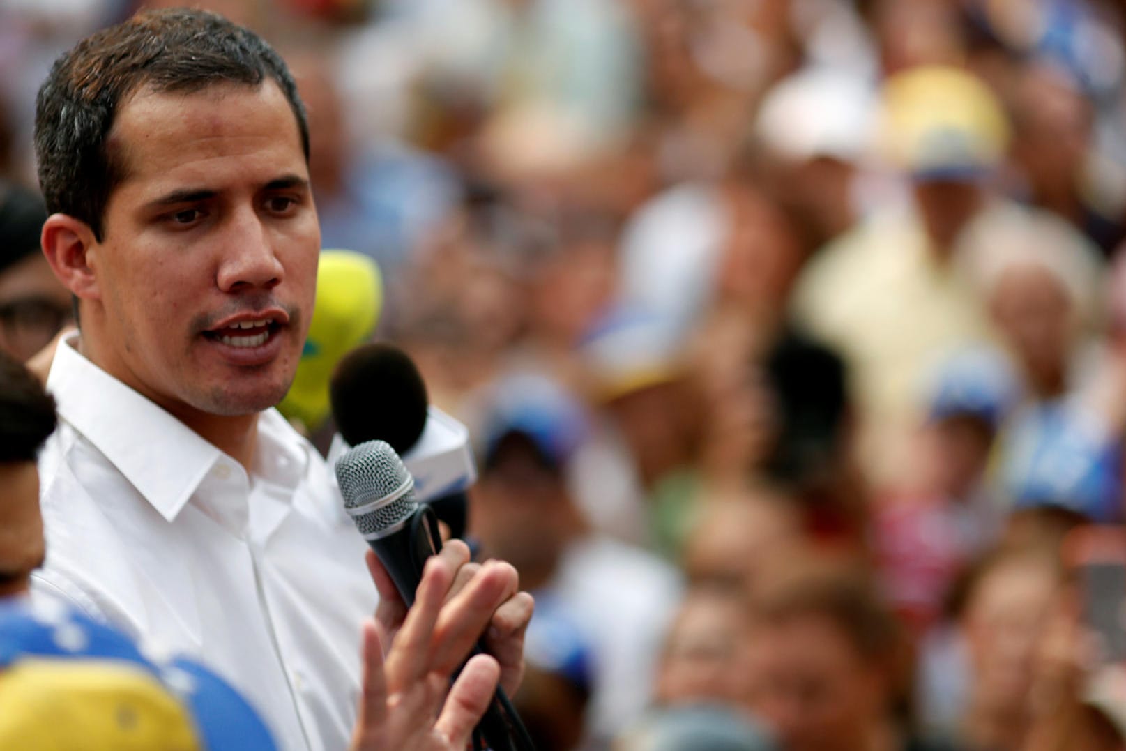 Juan Guaidó hält eine Rede auf einer Protestveranstaltung: Im Januar erklärte er sich selbst zum venezolanischen Präsidenten, viele Menschen unterstützen ihn. (Archivbild)