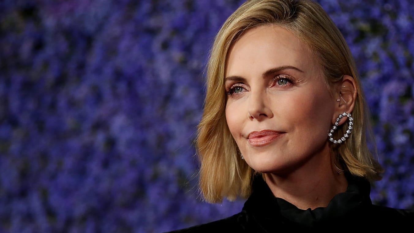 Charlize Theron: Die Schauspielerin sprach jetzt in einem Interview über ihre beiden Kinder.