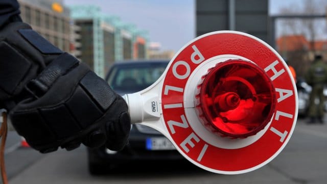 Eine Verkehrskontrolle im Ruhrgebiet endete mit Tumult und einem Großeinsatz. Eine Verkehrskontrolle im Ruhrgebiet endete mit Tumult und einem Großeinsatz.