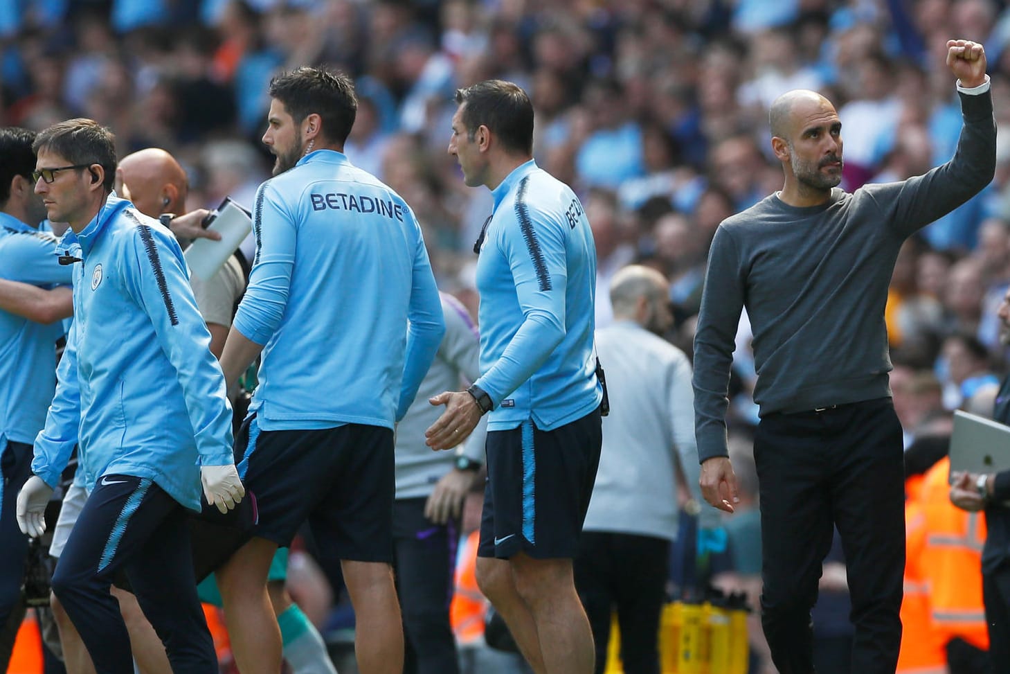 Manchester City bleibt nach dem Sieg gegen Tottenham in der Pole-Position.