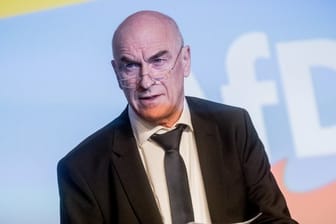 Hat der AfD-Bundesschatzmeister Klaus Fohrmann gegen das Parteiengesetz verstoßen? Die Staatsanwaltschaft ermittelt.