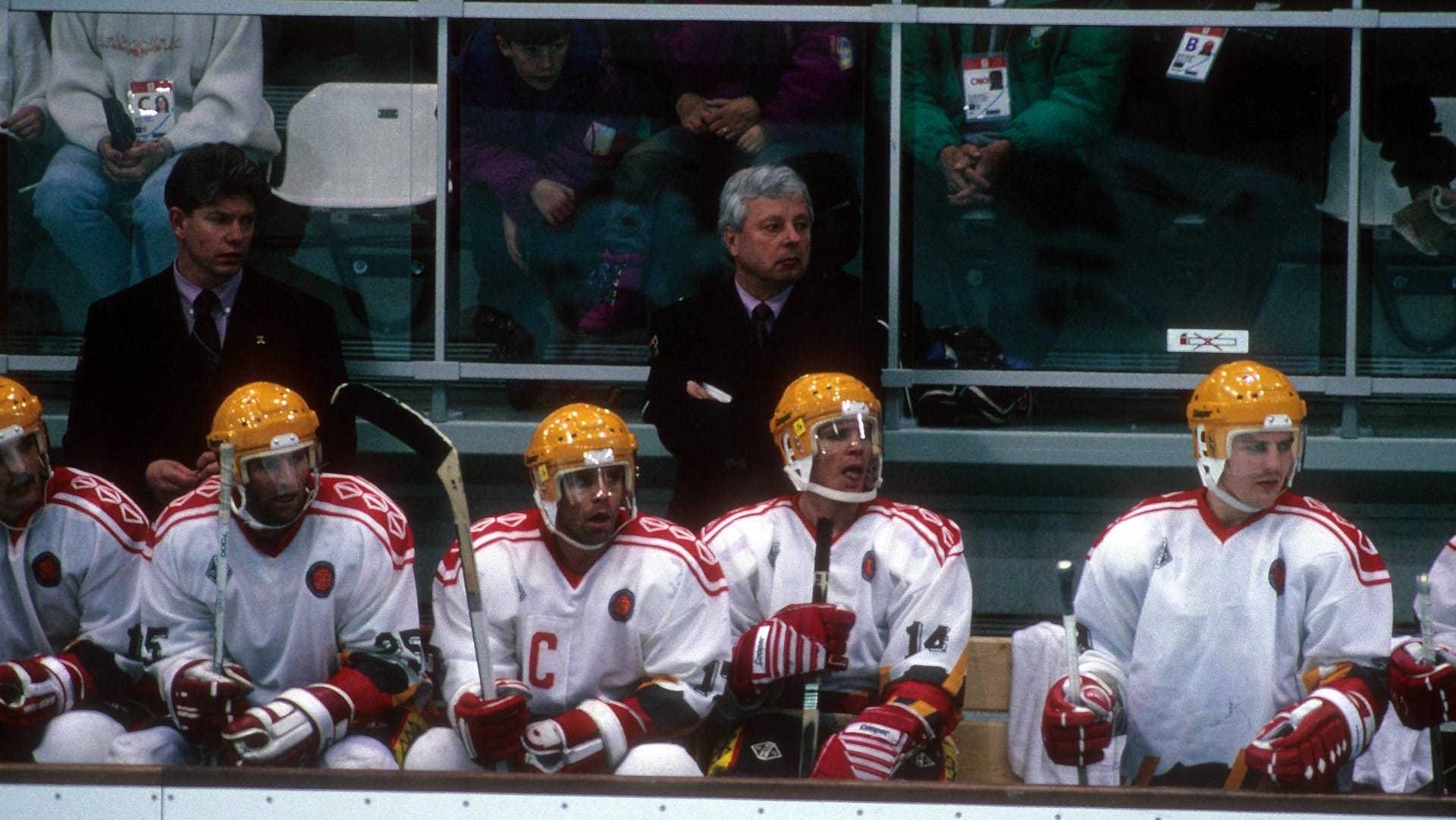 Der ehemalige Bundesligatrainer: Ludek Bukac (hinten Mitte) im Jahr 1992 als Coach der deutschen Nationalmannschaft.