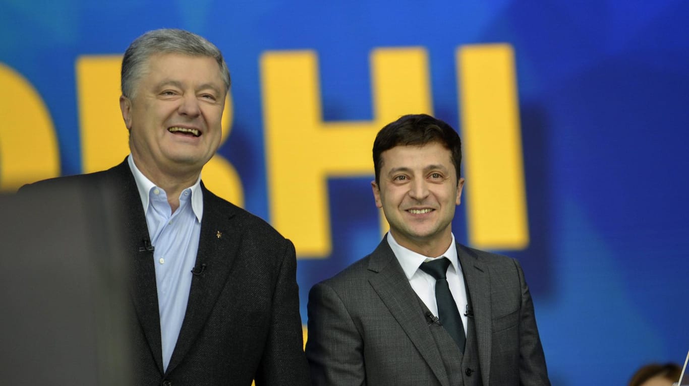 Petro Poroshenko (l.) und Wolodymyr Selenskyj (r.): In der Stichwahl standen sich Amtsinhaber und der politisch unerfahrene Herausforderer gegenüber.