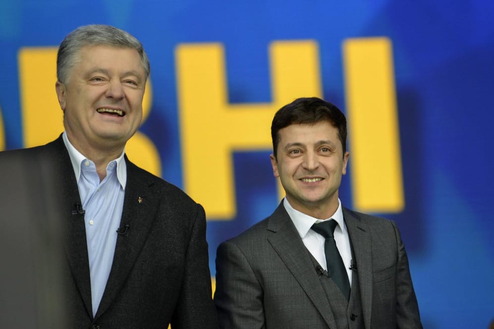 Petro Poroshenko (l.) und Wolodymyr Selenskyj (r.): In der Stichwahl standen sich Amtsinhaber und der politisch unerfahrene Herausforderer gegenüber.