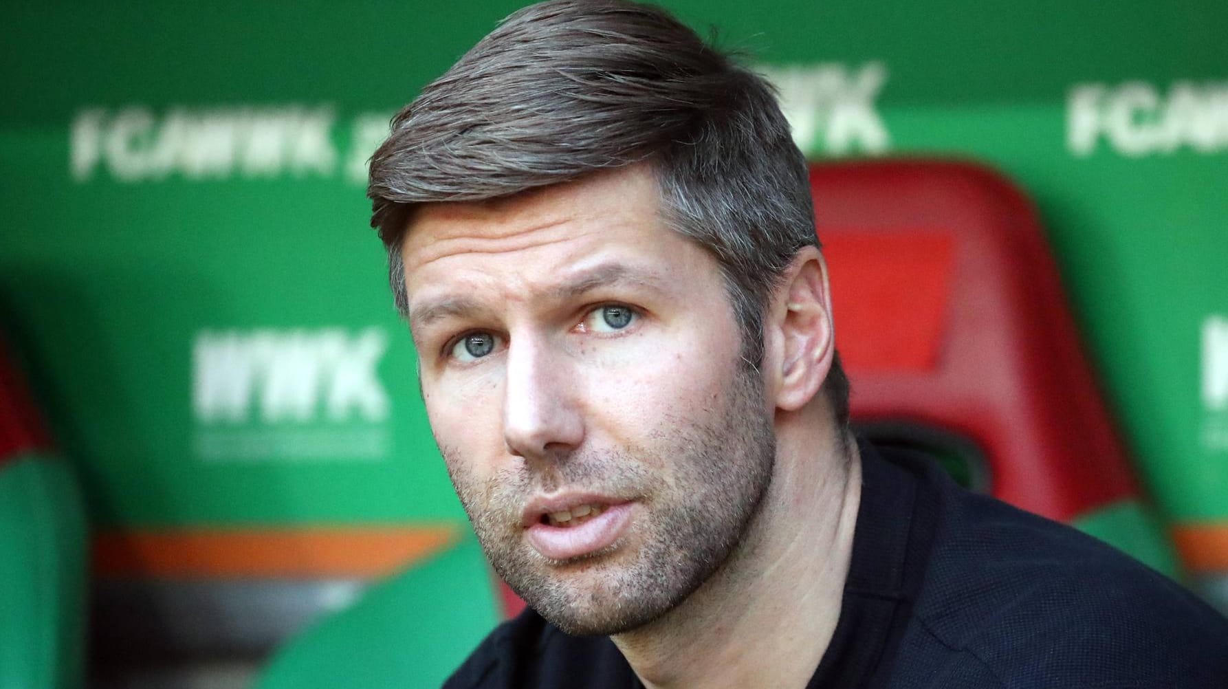 "Ich bin morgen in Stuttgart, es ist wichtig da zu sein." Sportvorstand Hitzlsperger sagte nach der Trennung von Markus Weinzierl seinen für Sonntag geplanten Auftritt in der Talkshow "Wontorra – der Fußball-Talk" ab.