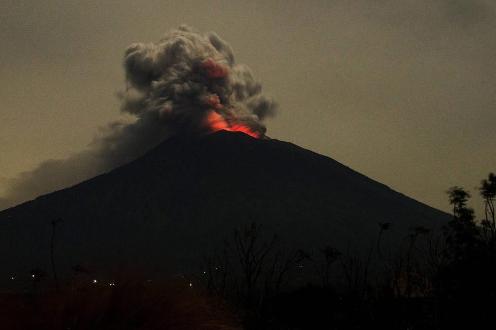 Agung (Archivbild): Der Vulkan auf der indonesischen Insel Bali ist am frühen Morgen erneut ausgebrochen.
