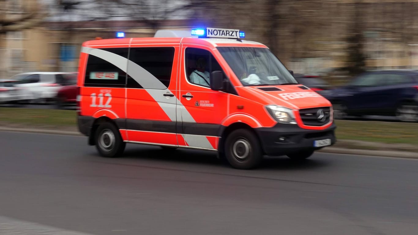 Unfall in Sachsen-Anhalt (Symbolbild): Ein Gabelstapler hat einen Mann in Sorge unter sich begraben.