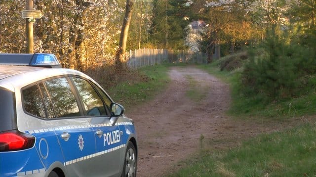 Die Polizei untersucht die Region des Fundorts.