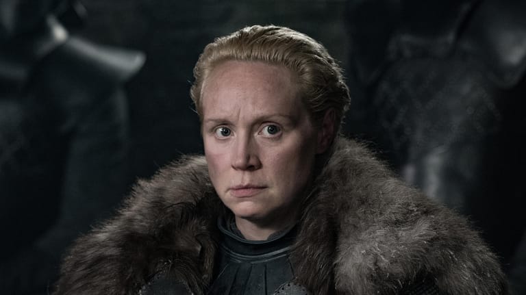 Brienne von Tarth: Die Kämpferin wird entgegen aller Konventionen von Jamie Lannister zum Ritter geschlagen.