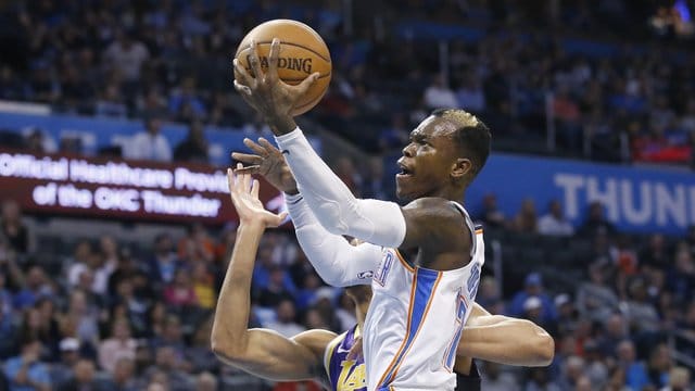 Musste mit Oklahoma eine bittere Niederlage hinnehmen: Dennis Schröder. Musste mit Oklahoma eine bittere Niederlage hinnehmen: Dennis Schröder.