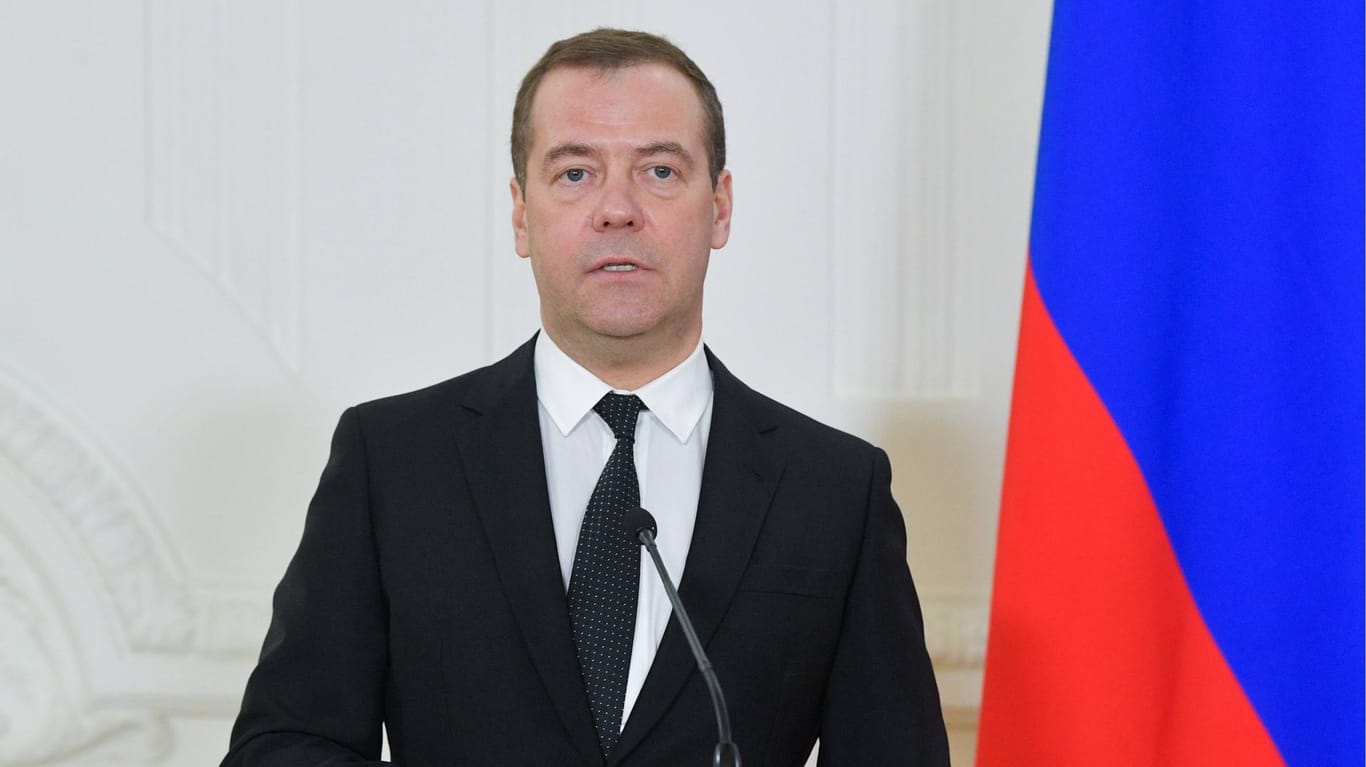 Regierungschef Dmitri Medwedew (Archivbild): Russland hat nach dem Präsidentenwechsel in der Ukraine die Hoffnung auf bessere Beziehungen zu dem Nachbarland geäußert.