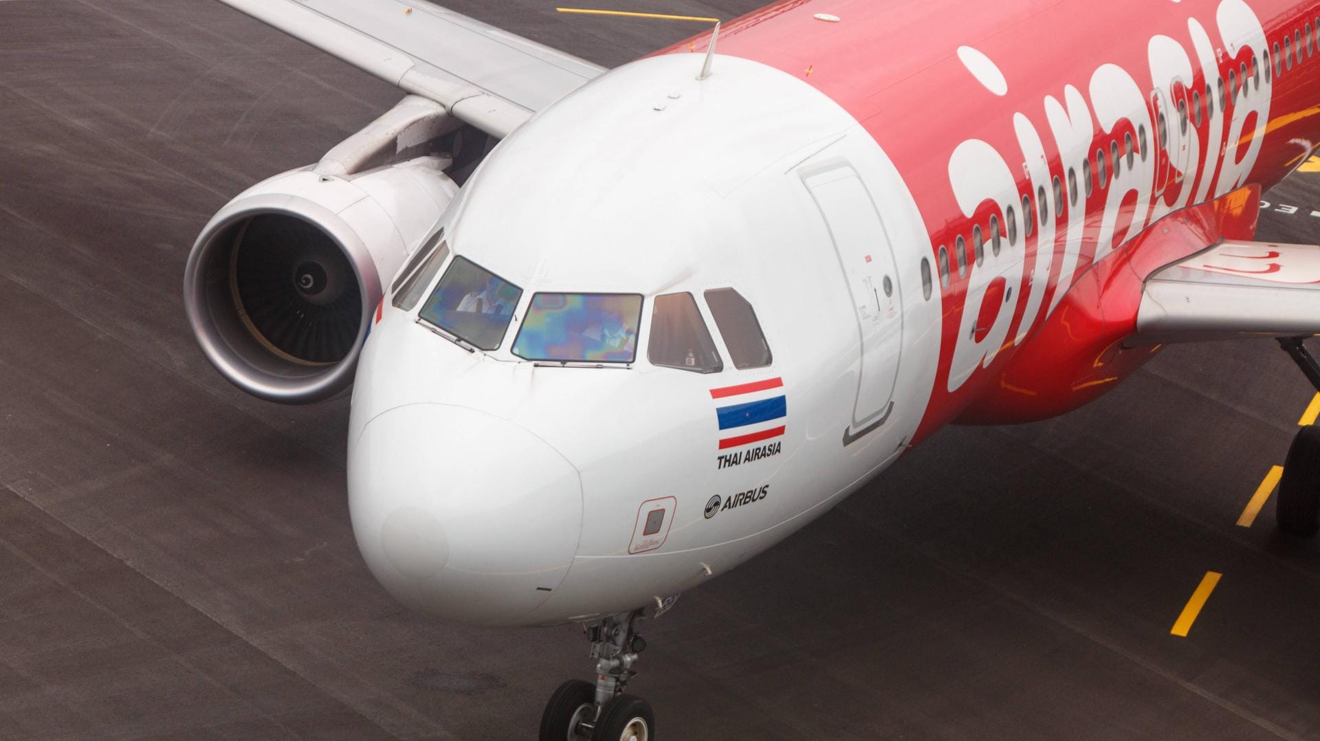 Airline AirAsia (Symbolbild): Ein zwei Monate altes Mädchen ist Medienberichten zufolge auf einem Flug von Malaysia nach Australien gestorben.