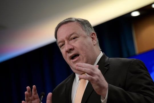 US-Außenminister Mike Pompeo spricht während einer Pressekonferenz über die neuen Ölsanktionen.