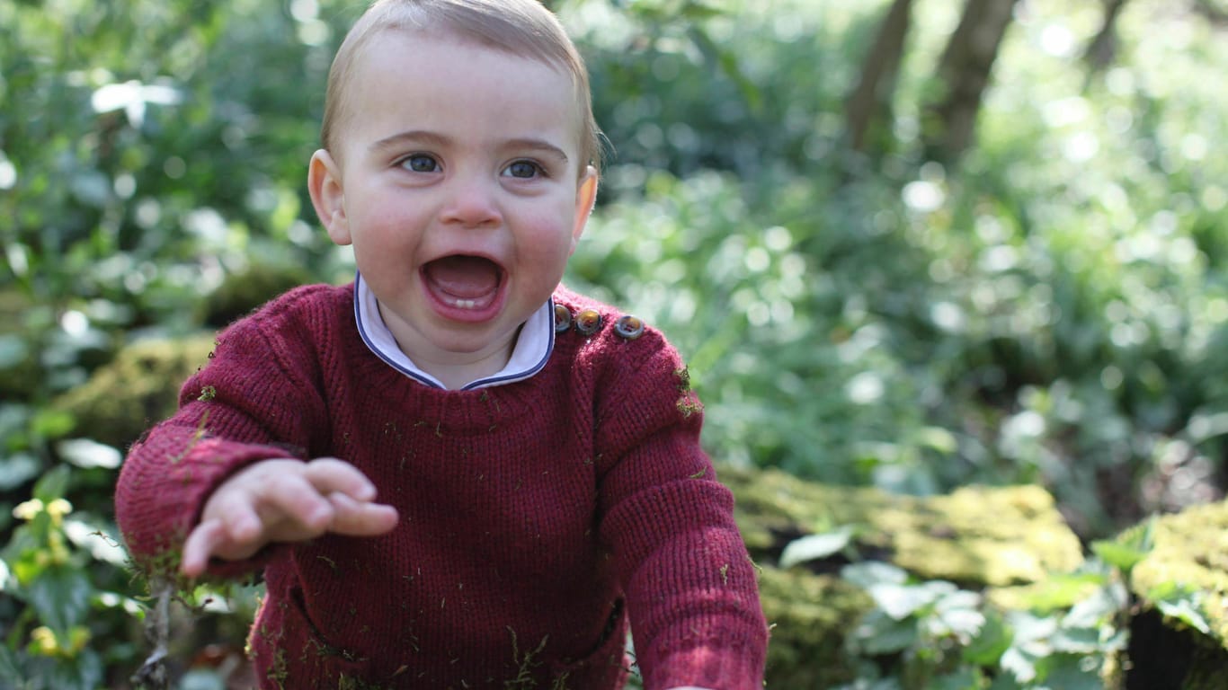 Prinz Louis wird ein Jahr alt: Der Sohn von William und Kate zeigt zwei neue Zähne