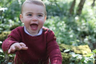 Prinz Louis wird ein Jahr alt: Der Sohn von William und Kate zeigt zwei neue Zähne