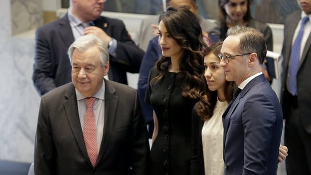 UN-Generalsekretär António Guterres (l-r), Menschenrechtsanwältin Amal Clooney, Friedensnobelpreisträgerin Nadia Murad und Bundesaußenminister Heiko Maas in New York.