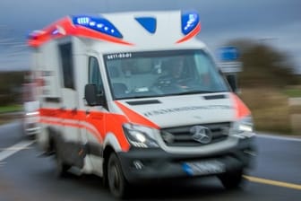 Unfall in Hamburg (Symbolbild): Ein Achtjähriger ist mit seinem Mountainbike in ein Auto gekracht und dabei schwer verletzt worden.