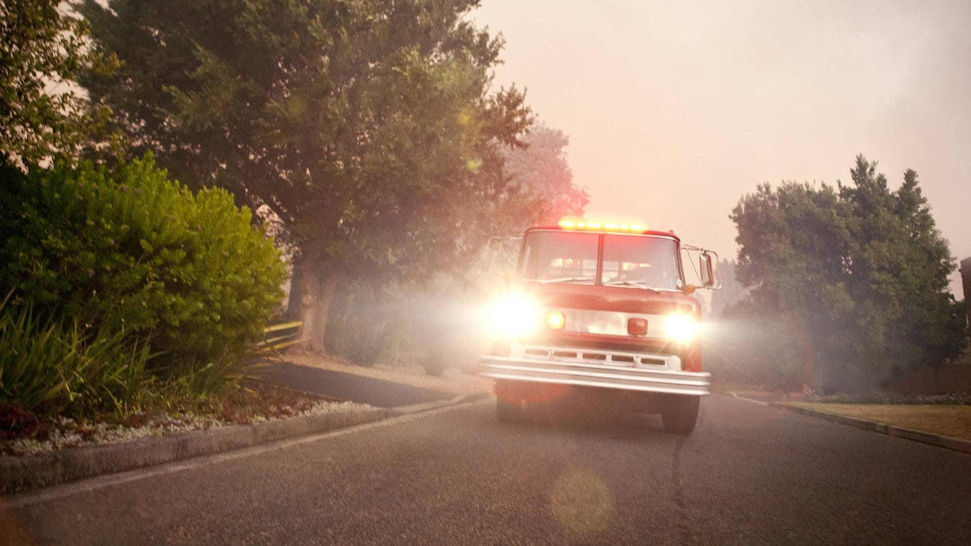 Einsatzwagen der südafrikanischen Feuerwehr (Symbolbild): Bei Überschwemmungen und Erdrutschen sind mindestens fünf Menschen ums Leben gekommen. Einsatzwagen der südafrikanischen Feuerwehr (Symbolbild): Bei Überschwemmungen und Erdrutschen sind mindestens fünf Menschen ums Leben gekommen.