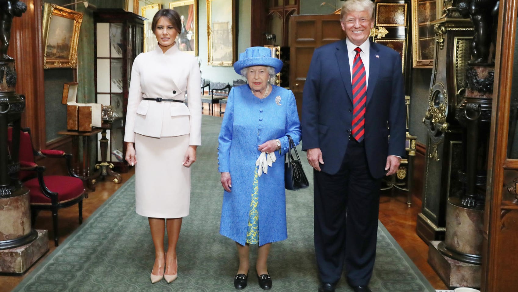First Lady Melania Trump (l.), Königin Elisabeth II. und US-Präsident Donald Trump im Juli: Vom 3. bis 5. Juni kommen die Trumps wieder nach Großbritannien. First Lady Melania Trump (l.), Königin Elisabeth II. und US-Präsident Donald Trump im Juli: Vom 3. bis 5. Juni kommen die Trumps wieder nach Großbritannien.