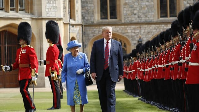 Donald Trump im vergangenen Juli zusammen mit der britischen Königin bei einem Besuch auf Windsor Castle. Donald Trump im vergangenen Juli zusammen mit der britischen Königin bei einem Besuch auf Windsor Castle.