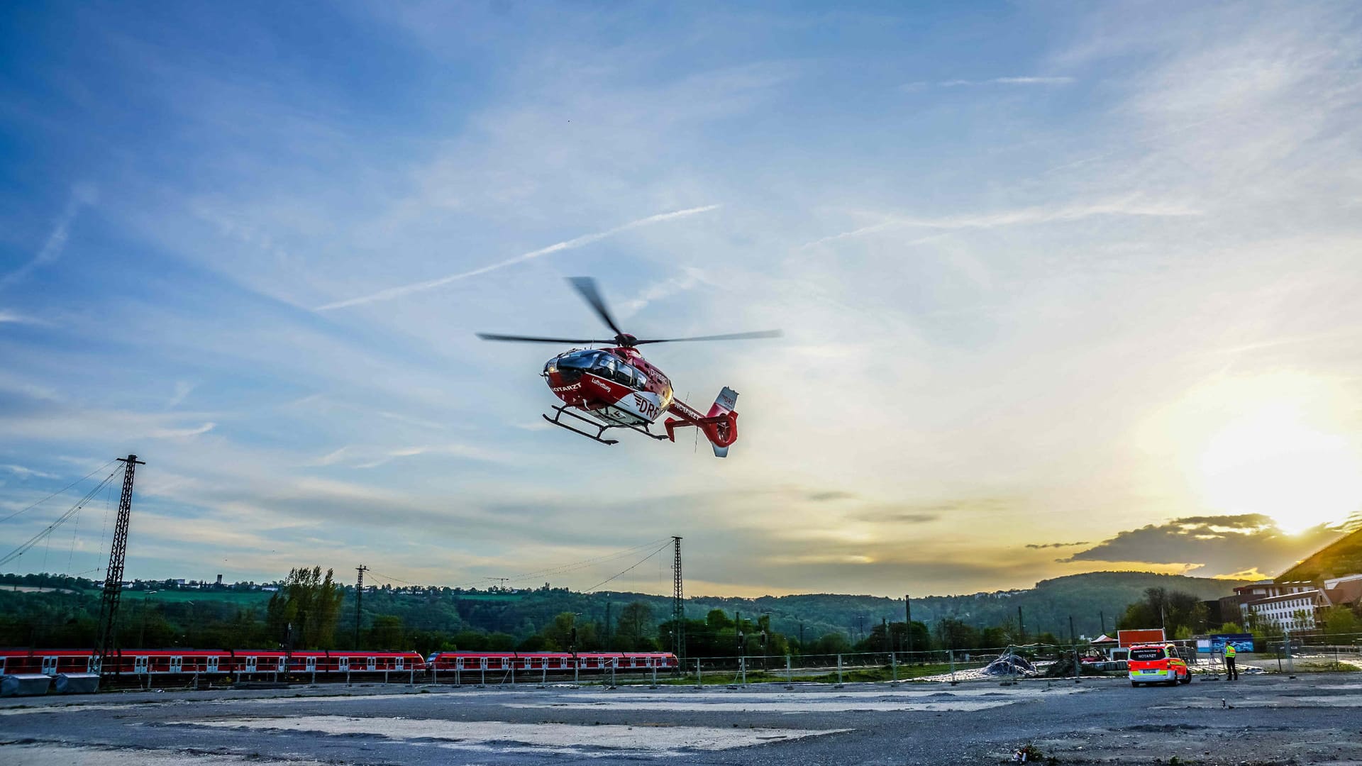 Rettungshubschrauber am Esslinger Bahnhof im Einsatz Rettungshubschrauber am Esslinger Bahnhof im Einsatz
