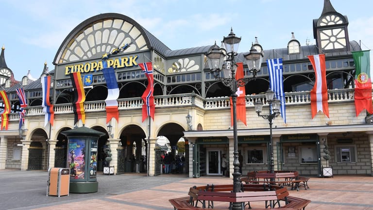 Eingang zum Europa Park Rust: Auf Facebook kursieren falsche Gewinnspiele, in denen Tickets für Deutschlands größten Freizeitpark versprochen werden.