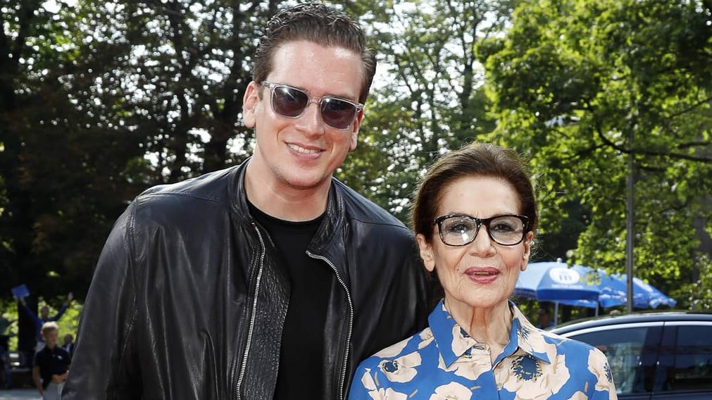 Juni 2018: Hannelore Elsner mit Sohn Dominik bei der Premiere von "Der große Rudolph" auf dem 36. Filmfest München.