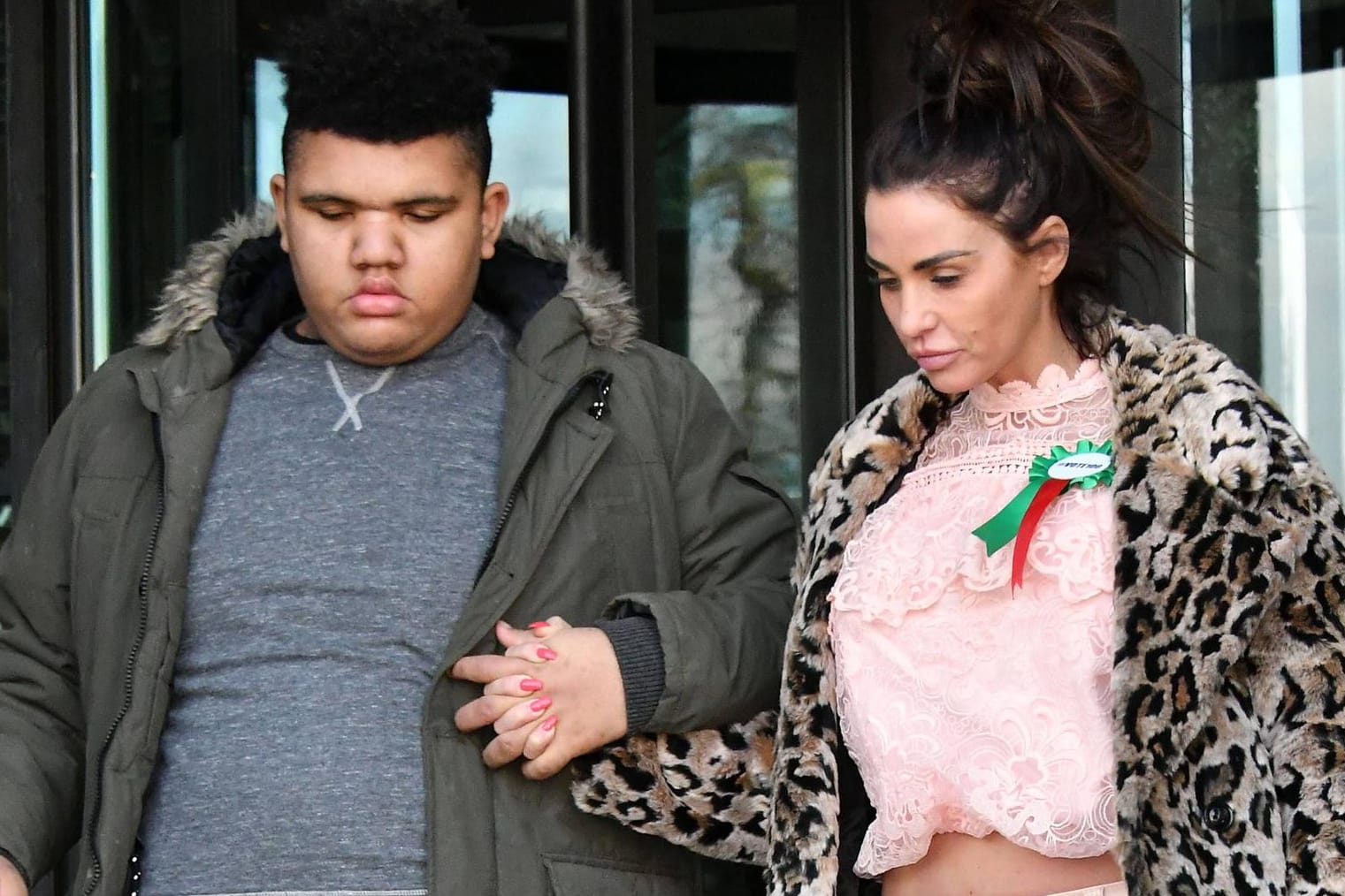 Harvey und Katie Price: Das Model gab seinen Sohn in ein Heim.