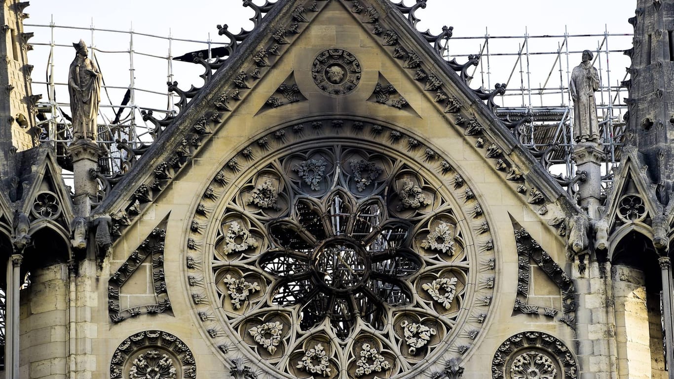 Notre-Dame nach dem Brand: Ein Teil der Kathedrale brannte aus.