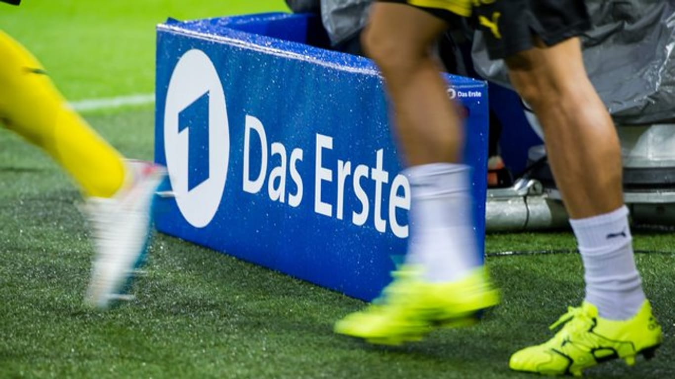 Am Samstag läuft das Revierderby Dortmund - Schalke im Free-TV.